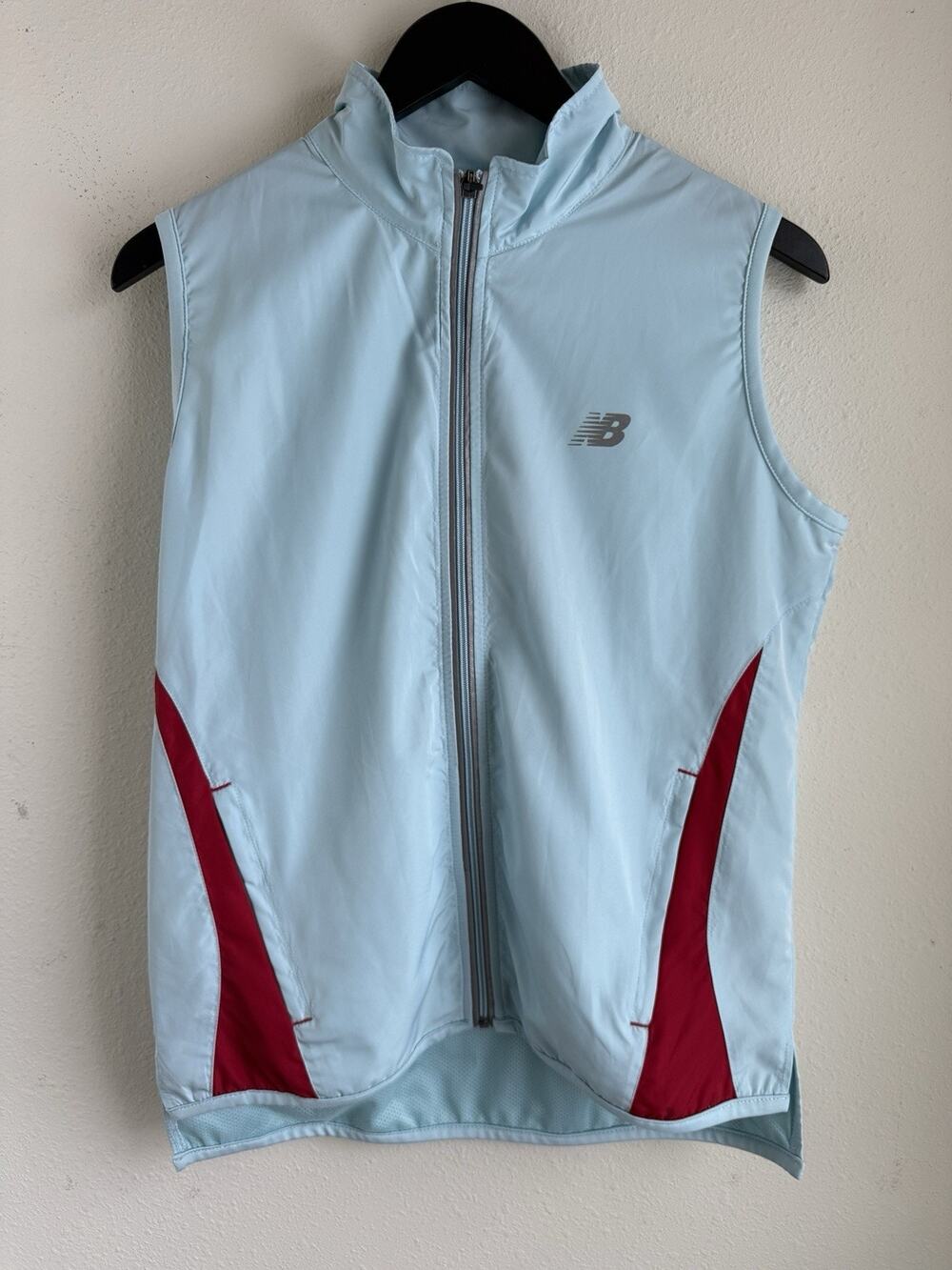 New Balance Women’s Medium Windbreaker Running Vest pockets NEW
